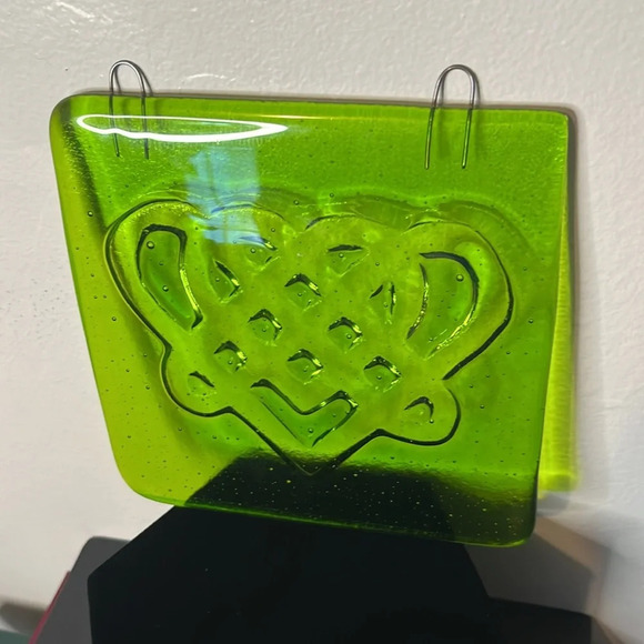 Celtic Irish Love Knot Vintage Green Recycled Bottle Glass Handmade Sun Catcher - Picture 4 of 6